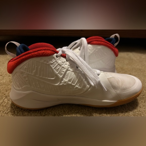 7Y Basketball Shoes - Picture 3 of 6